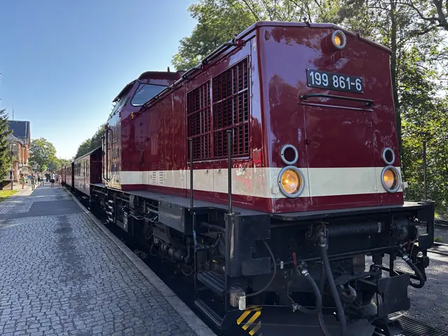 De rode 199 861-6 op het perron