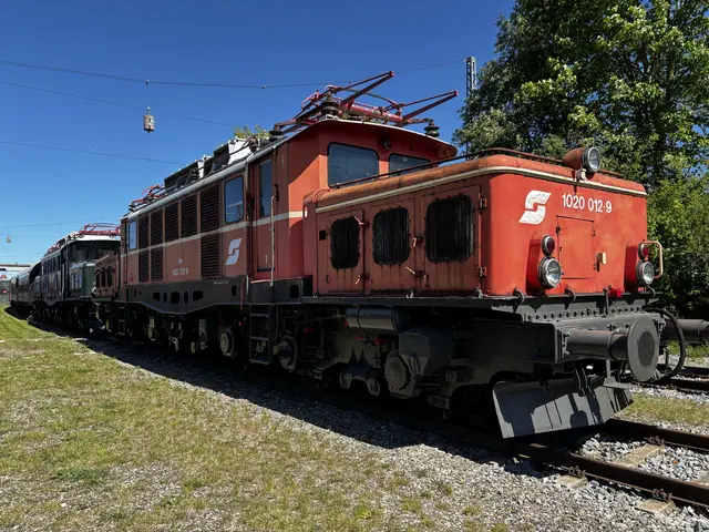 ÖBB 1020 012-9 in bloedsinaasappel